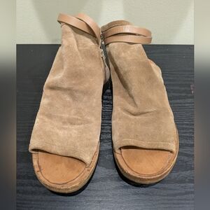 Tan Suede Open-Toe Sandals 6.5/7